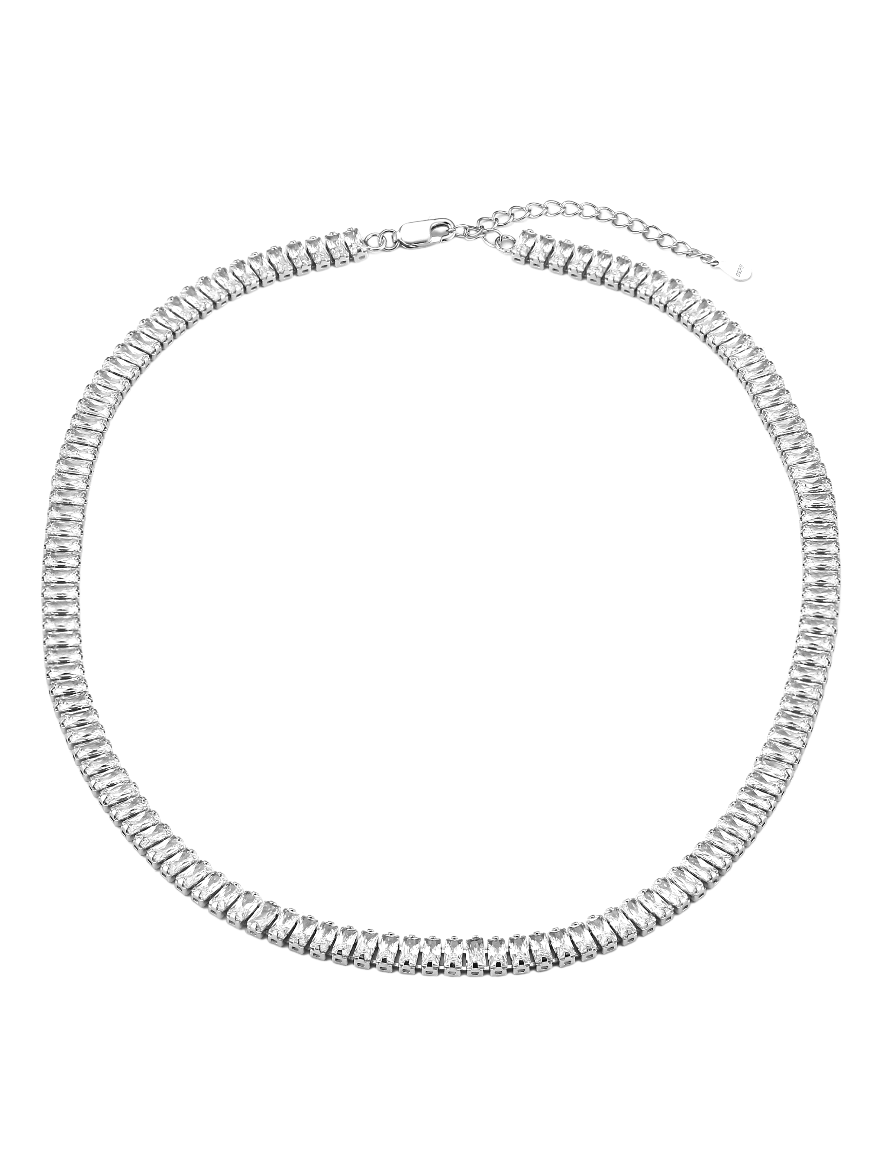 Cu ajutorul colierului tennis de 6 mm e simplu să arăți excepțional fără prea mult efort. Colierul din argint pur 925 oferă eleganță și te ajută să îți completezi look-ul mult visat. Alege accesoriile perfect concepute pentru tine cu ORTIER.